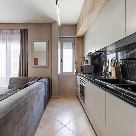 Coastal Living Retreat 2br In Lungomare By Pikhost *