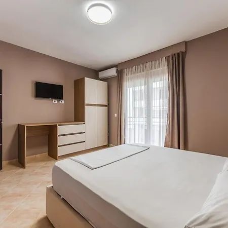 Coastal Living Retreat 2br In Lungomare By Pikhost *