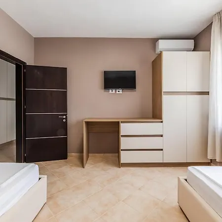 Coastal Living Retreat 2br In Lungomare By Pikhost